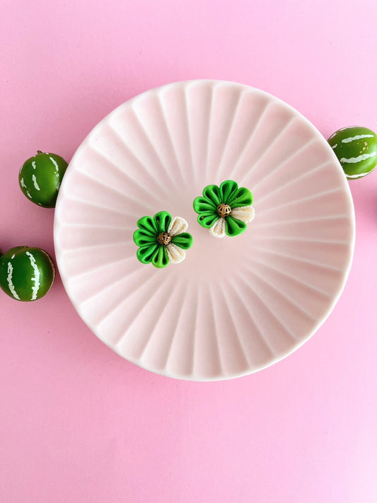 Green with a sense of fresh greenery Earrings