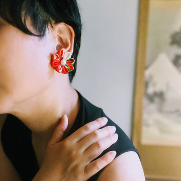 Is an all-black outfit a OK or NOT?