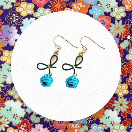 A blue color like the autumn sky Earrings