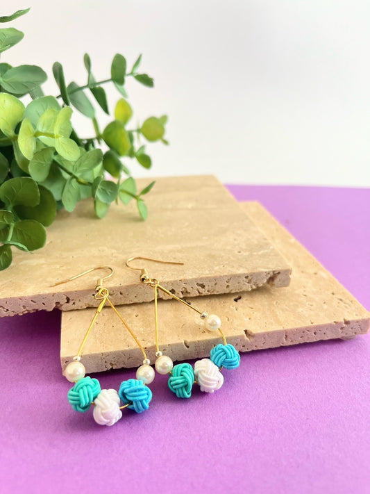 Cool blue swaying Earrings