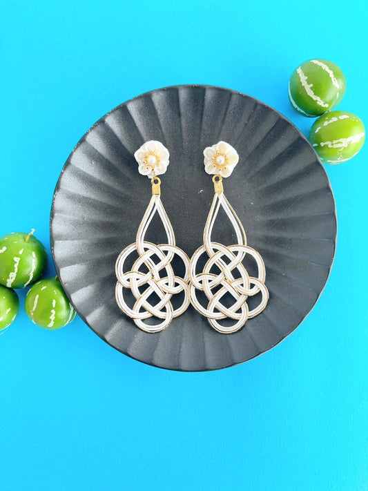 White feeling Earrings