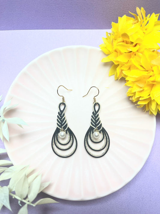 Black×Gold Twist Earrings