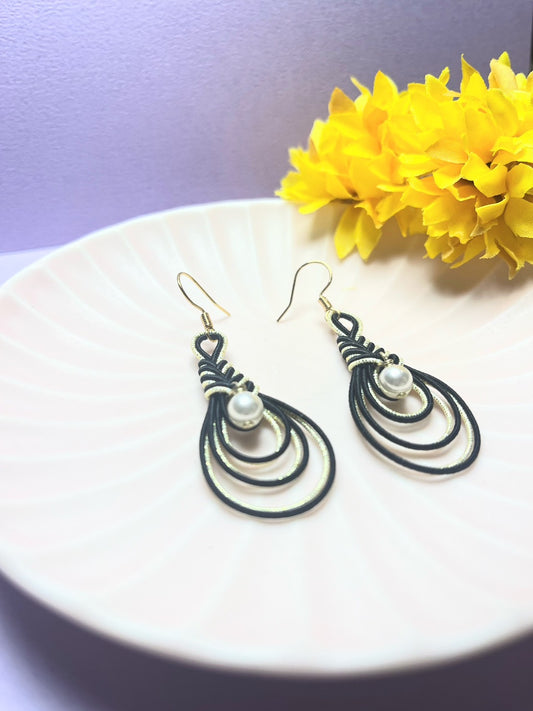 Black×Gold Twist Earrings