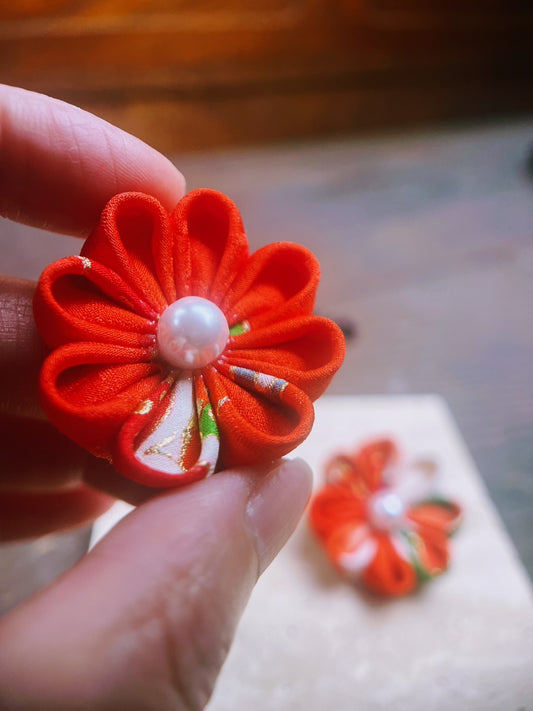 可憐(karen) Red kimono flower earrings
