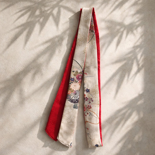 Long-width short kimono scarf（floral pattern white × red）